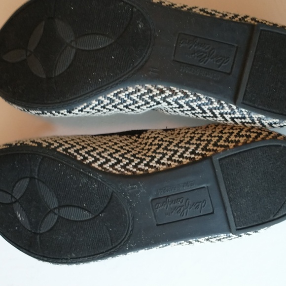 Shoes - Picture 3 of 4